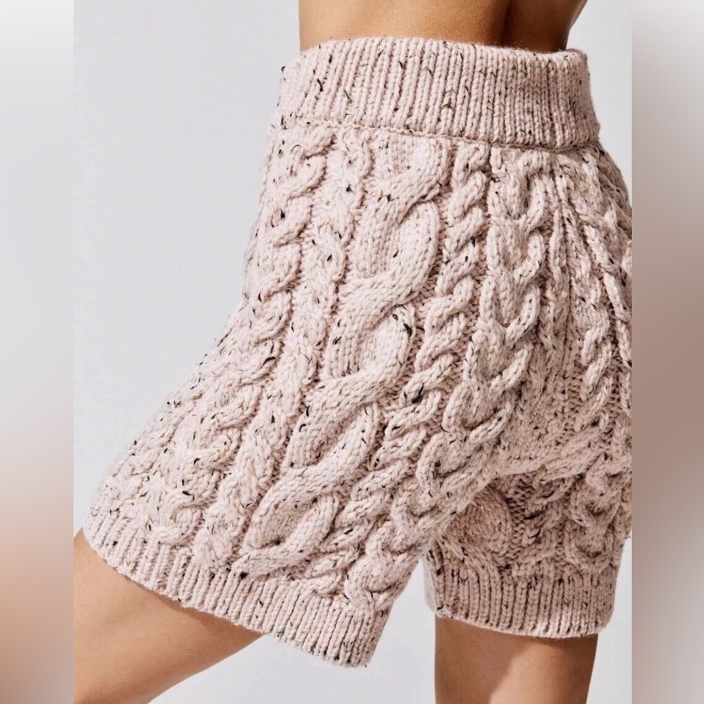 MR MITTENS Women’s Rose Pink Cable Knit Sweater Shorts Size Medium Large